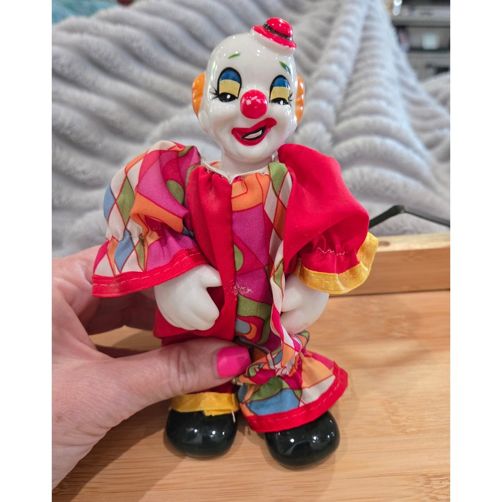 Vintage Porcelain Clown Figurine Harlequin Red Ceramic Jester 6.5 Inch Taiwan